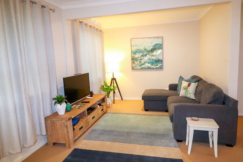 Beachside Cottage At Blacksmiths - Dalby Accommodation 1