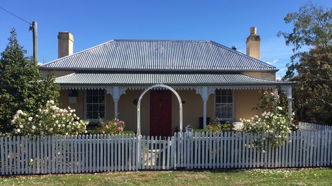 Bellamona - Cosy Georgian Cottage - Dalby Accommodation 0