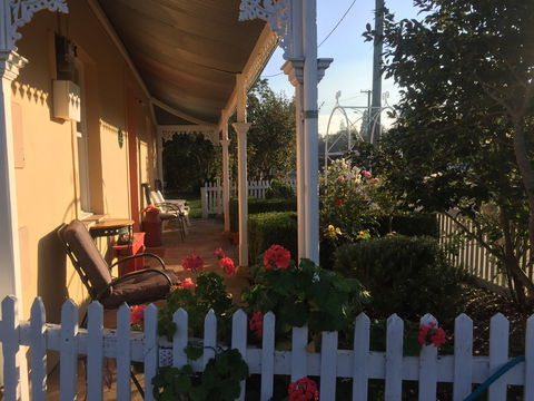 Bellamona - Cosy Georgian Cottage - Dalby Accommodation 1