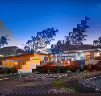 Blue  Cliff Retreat - Dalby Accommodation