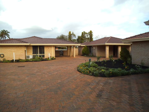 Busselton Seaside Escape Apartment - Dalby Accommodation 0
