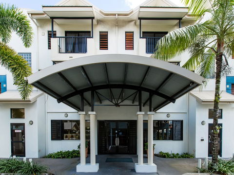 Cairns Queens Court - Dalby Accommodation 1