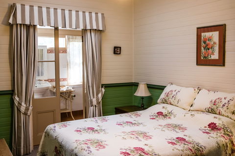 Capers Cottage - Dalby Accommodation 1