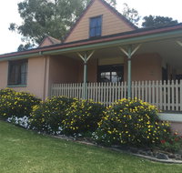 Carinya Cottage Holiday House - Dalby Accommodation
