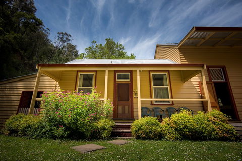 Creek Cottage Walhalla - Dalby Accommodation 0