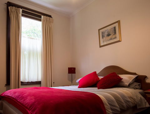 Creek Cottage Walhalla - Dalby Accommodation 1
