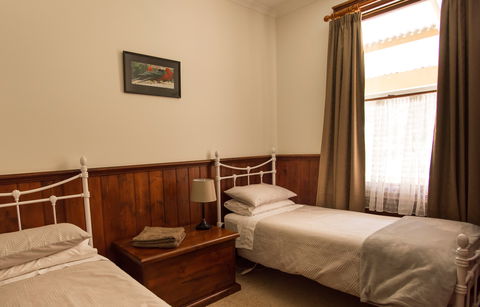 Creek Cottage Walhalla - Dalby Accommodation 2