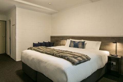Falls Creek Hotel - Dalby Accommodation 2