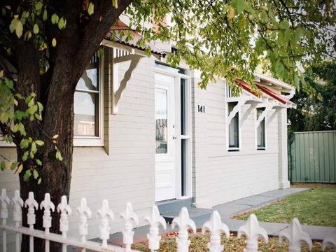 Gipps Street Cottage - Open - Dalby Accommodation 1