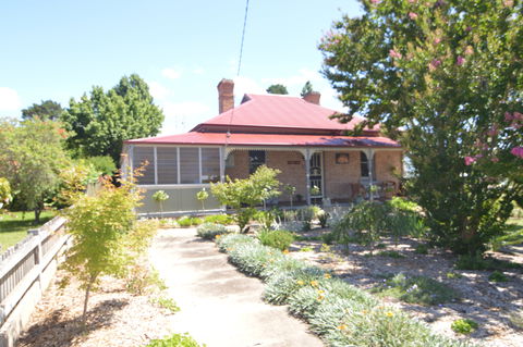 Haywards Cottage - Dalby Accommodation 0