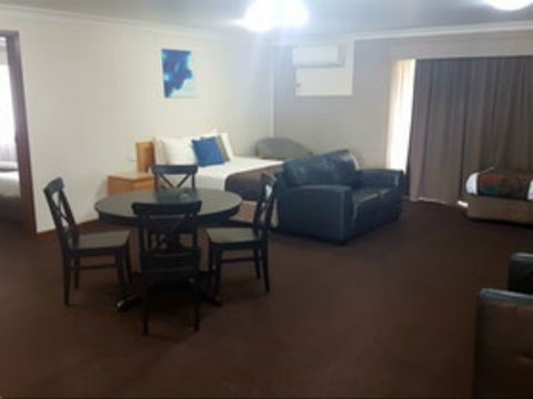 Hilltops Retreat Motor Inn - Dalby Accommodation 0