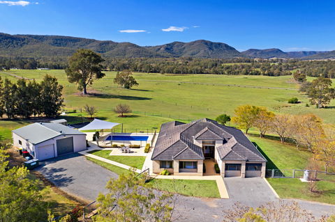 Hillbrook Estate - Dalby Accommodation 0