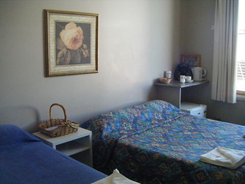 Imperial Hotel Cowra - Dalby Accommodation 1