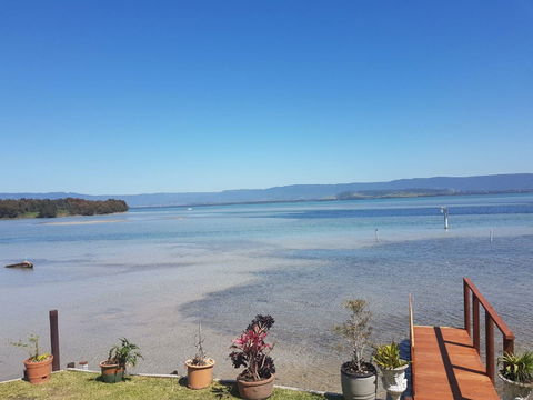 Jettys By The Lake - Dalby Accommodation 1