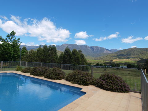 Mad On The Buckland - Dalby Accommodation 2