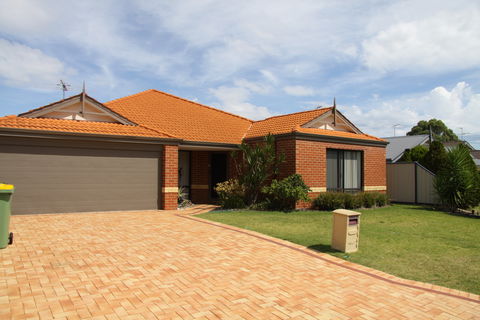 Mandurah Golf Links Retreat - Dalby Accommodation 0