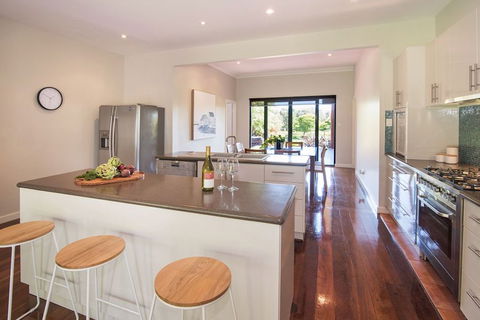Margaret River Manor - Dalby Accommodation 1