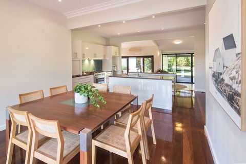 Margaret River Manor - Dalby Accommodation 2