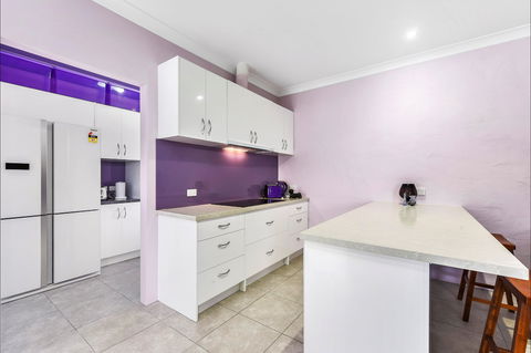 McKinnon's Holiday Home - Dalby Accommodation 1