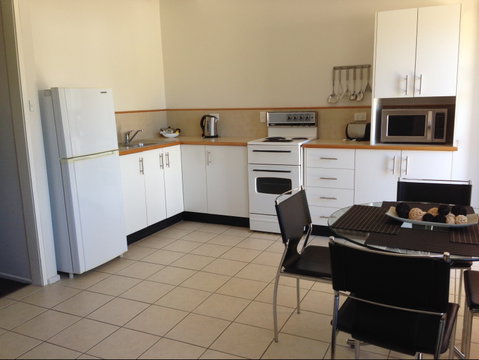 Palm View Holiday Apartments - Dalby Accommodation 2