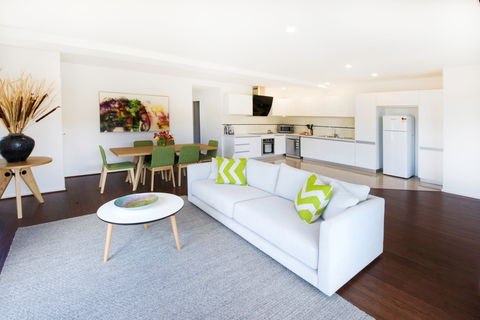 Phillip Island Towers - Dalby Accommodation 0