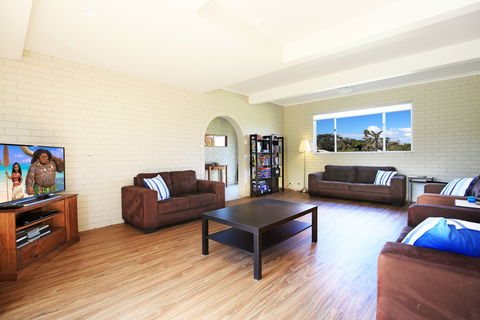 Summer Sands - Dalby Accommodation 0