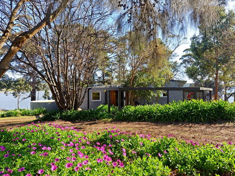 Taylors Bay Cottage - Dalby Accommodation 0