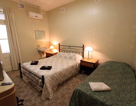 The Central Hotel Cootamundra - Dalby Accommodation 1