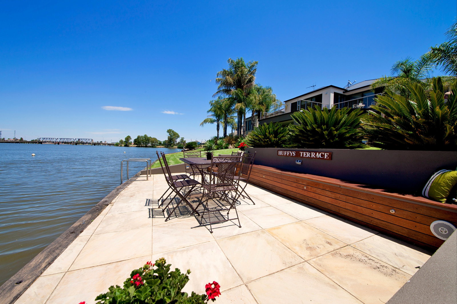 Yarrawonga VIC Dalby Accommodation
