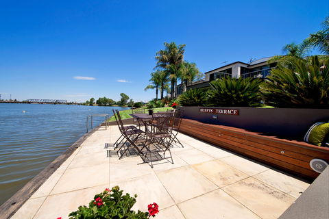 Waterfront Holiday Houses - Dalby Accommodation 0
