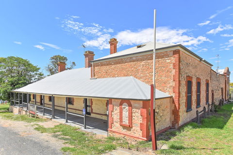 Wellington Courthouse. - Dalby Accommodation 0