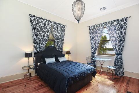 Wellington Courthouse. - Dalby Accommodation 1