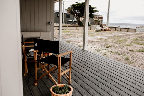 Whitemark Foreshore Apartments - Dalby Accommodation 2