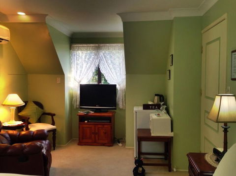 Curtis Falls Mountain Retreat - Dalby Accommodation 5