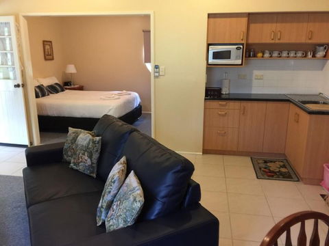 Curtis Falls Mountain Retreat - Dalby Accommodation 9