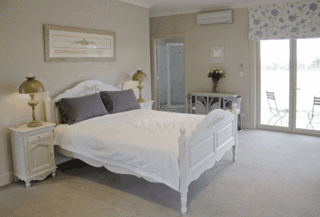 Myan Breezes Guesthouse - Dalby Accommodation