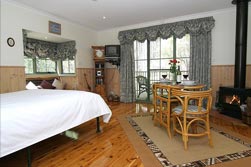 Eagle Hammer Cottages - Dalby Accommodation 2