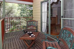 Eagle Hammer Cottages - Dalby Accommodation 3