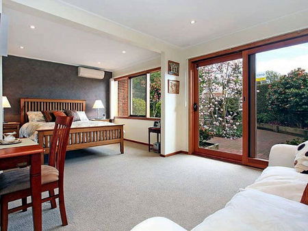 The Courtyard Mt Eliza - Dalby Accommodation 1