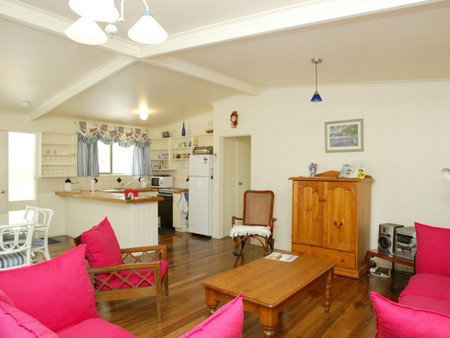 Beachwalk Cottage - Dalby Accommodation 2