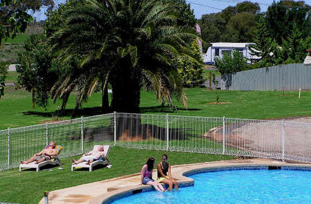 Swan Hill Holiday Park - Dalby Accommodation 0