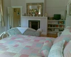 Luscombe Lodge B And B - Dalby Accommodation 1