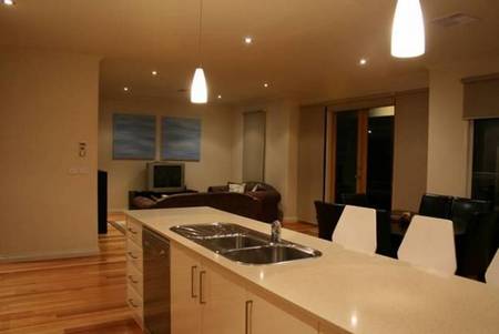 Boutique Stays - Waters Edge - Dalby Accommodation 4