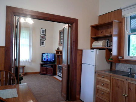 Trafalgar Cottage - Dalby Accommodation 3
