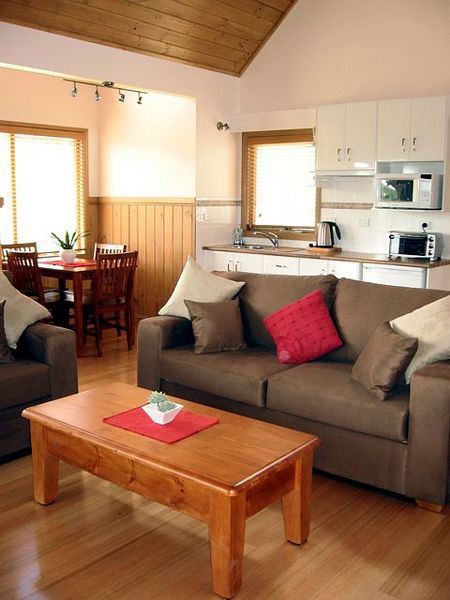 Loves Lane Cottages - Dalby Accommodation 1