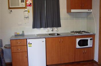 Big 4 Castlemaine Gardens Holiday Park - Dalby Accommodation 2