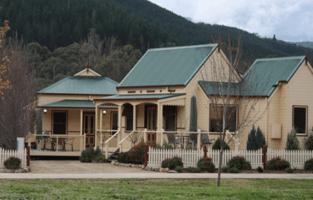 Autumn Affair Cottages  - Dalby Accommodation