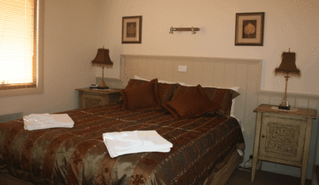 Autumn Affair Cottages  - Dalby Accommodation 4