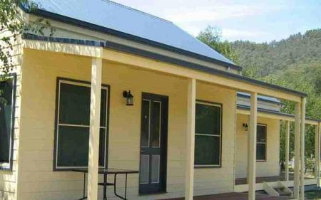 Alpine Valley Cottages - Dalby Accommodation 1