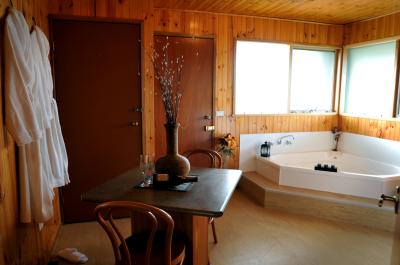 Venus Bay Getaways - Dalby Accommodation 4